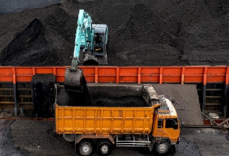 India buys discounted Venezuelan petcoke to replace coal
