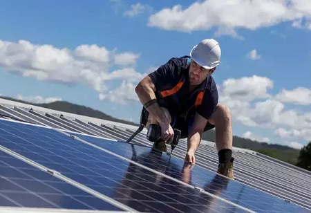 Punjab set up solar panels in all government buildings