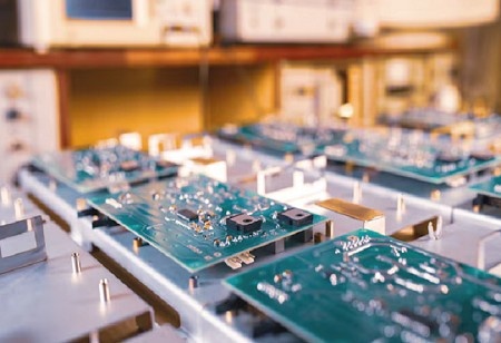 Union Minister Vaishnaw Lays Foundation for 4 Units at Electronics Cluster