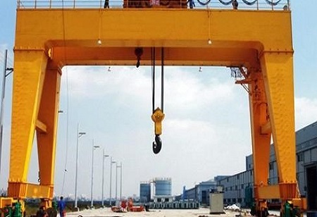 How EOT Cranes Enhance Safety and Efficiency