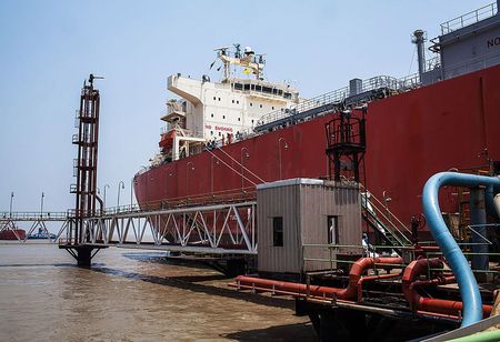 India's revert to LNG spot market hints at post-virus recovery