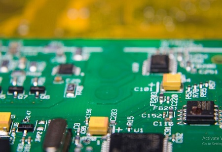 India's Electronics Exports to Cross ₹3L Cr in FY25 Driven by Smartphones