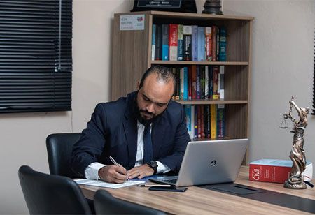 A Guide to the Challenging Process of Hiring a Personal Injury Lawyer