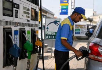 India Absorbs Global Oil Shock as OMC Losses Hit Rs 30,000 Cr