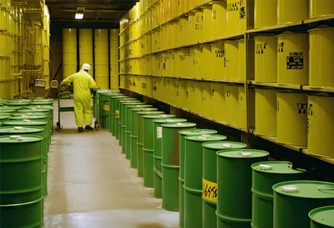 How to Choose the Right Storage Drums for Liquids and Solids